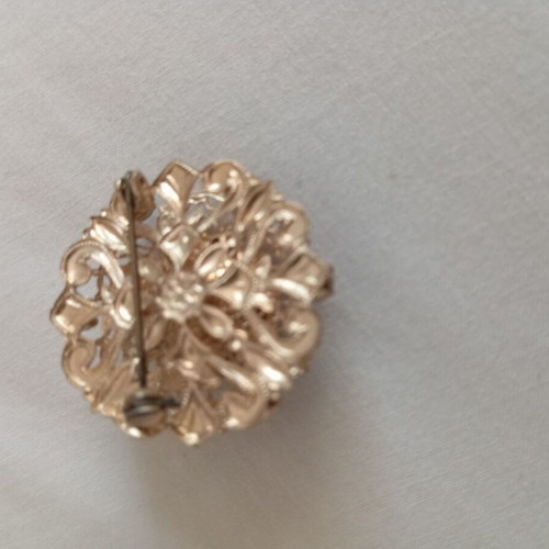 Cameo vintage pin like new