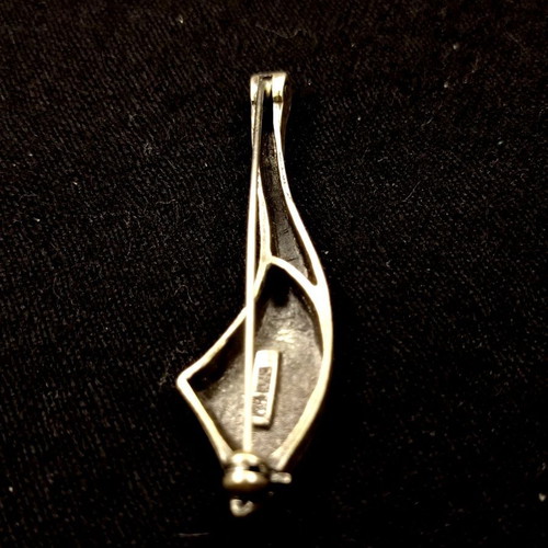 Silver brooch 925 like new, minimal design