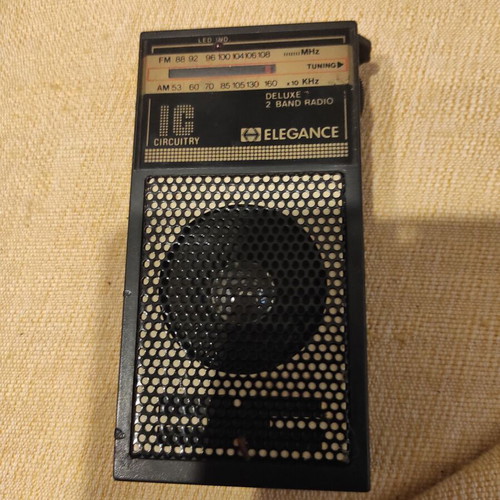Vintage Elegance portable radio used, Deluxe 2 Band Radio model