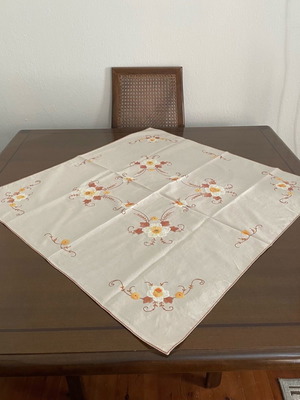 Tablecloth kare michanis like new, beige 82x82