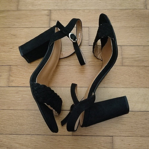 Bestelle Black Suede Sandals Size 39 Like New