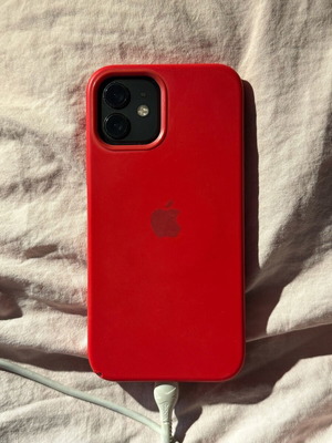 iPhone 12 256 GB black like new with MagSafe cases and original box