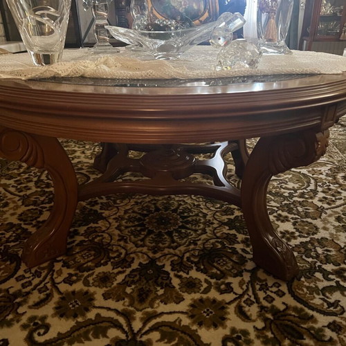 Vintage classic carved living room set like new with sofa, loveseat, 2 armchairs and tables