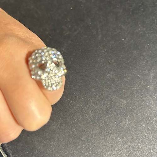 Skull ring with rhinestones like new