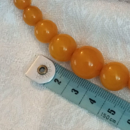 Vintage amber mastic necklace with screw clasp, 42 cm