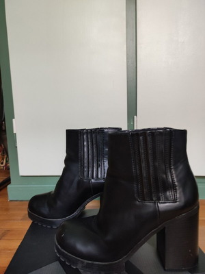 Chelsea boots used black with thick stable heel size 38