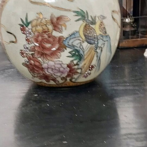 Handmade Satsuma Vase with Authenticity Stamp like new