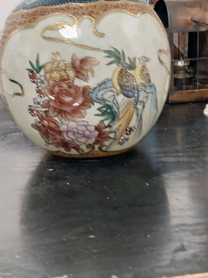Handmade Satsuma Vase with Authenticity Stamp like new