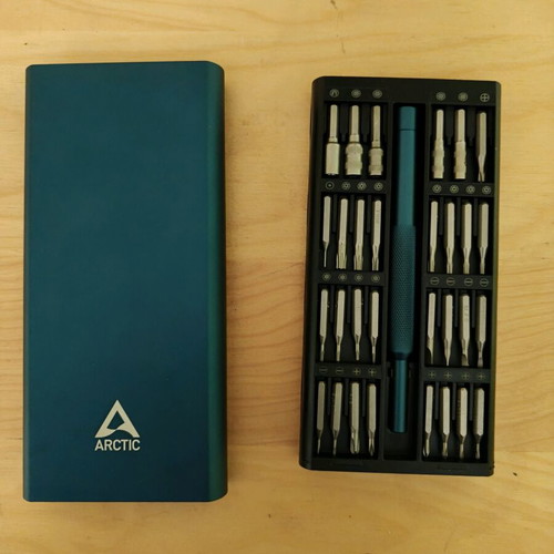 Arctic magnetic screwdriver like new with magnetic tips
