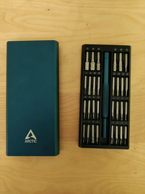 Arctic magnetic screwdriver like new with magnetic tips