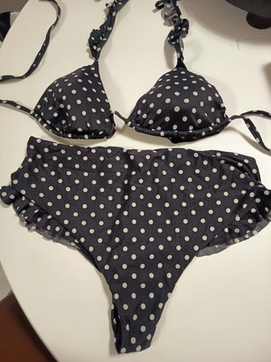 Дамски бански Calzedonia като нов, размер M, черно и бяло