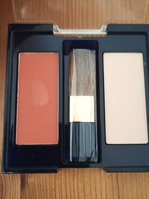 Estée Lauder makeup set new, compact size