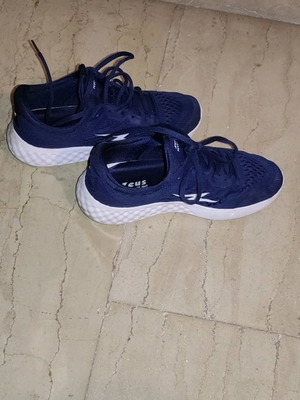 Zeus women's athletic shoes used, size 38, blue