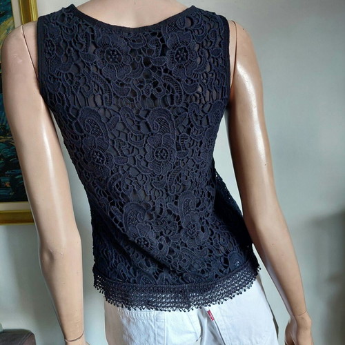 Intimissimi black sleeveless top small with knitted lace
