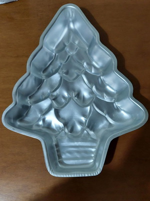 Cake mold Christmas tree shape aluminum like new 40x30x5cm