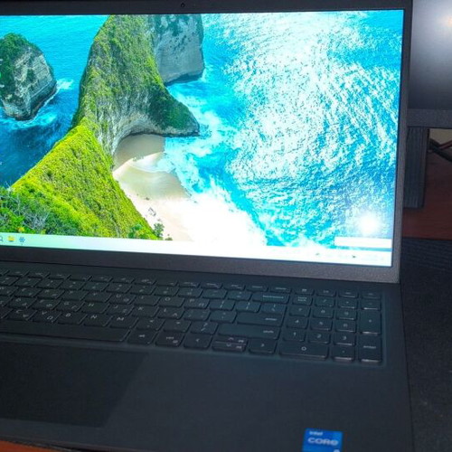 Dell Inspiron 3520 laptop like new, 15.6'' Full HD, Intel Core i5, 16GB RAM, 1TB SSD
