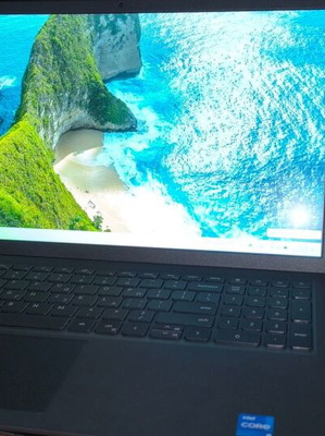 Dell Inspiron 3520 laptop like new, 15.6'' Full HD, Intel Core i5, 16GB RAM, 1TB SSD