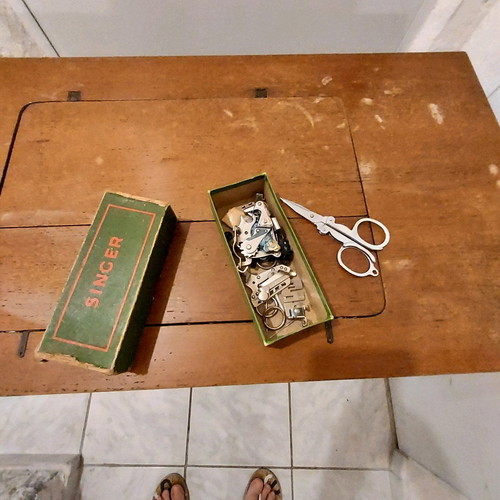 Singer sewing machine used in excellent condition