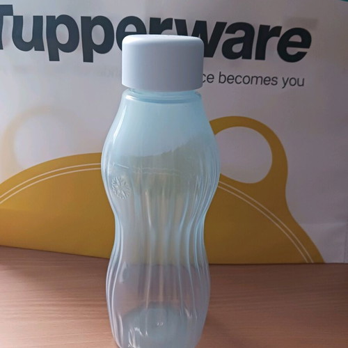 Tupperwet 890g freezer bottle new, transparent without spout
