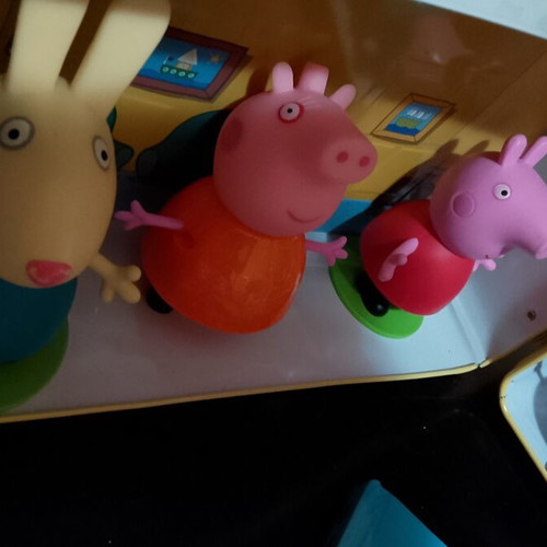 Peppa Pig metal playhouse suitcase with 8 character figures