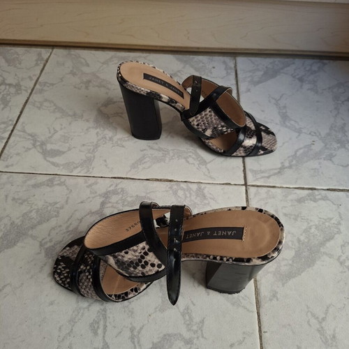 Janet & Janet snake-print sandals like new, size 36, platform heel