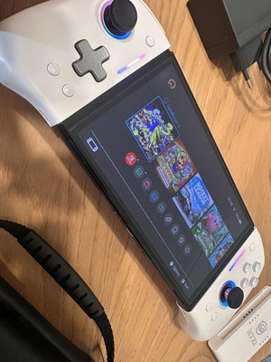 Nintendo Switch OLED конзола като нова с Nyxi Pro контролер и 256GB SD карта