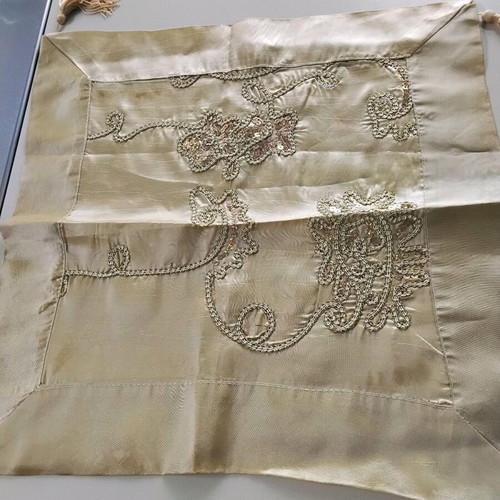 Turkish table linens like new, set of 2, hand embroidered