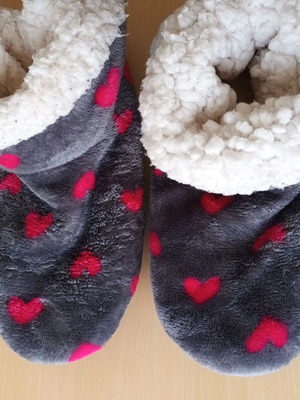CHILDREN'S SLIPPERS