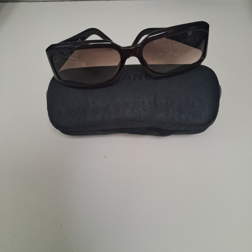 Chanel sunglasses like new, brown