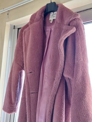 Moutaki fur pink-salmon, long, new with 2 buttons and pockets