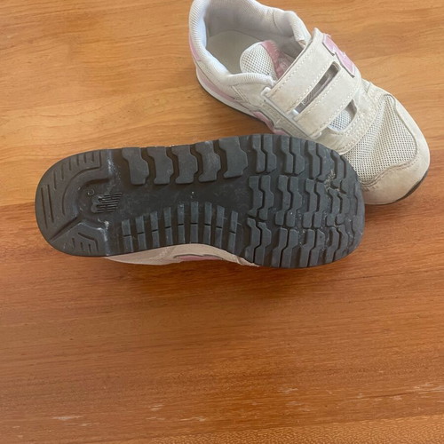 New Balance athletic shoes used for girl size 31 beige