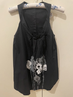 Helmi blouse with design like new, size medium, black