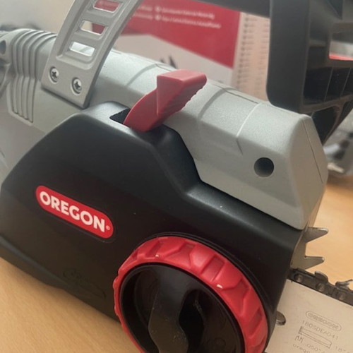 Oregon CS1500 self-sharpening electric chainsaw like new
