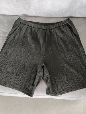 Shein black plus size shorts bermuda used with pockets 1XL