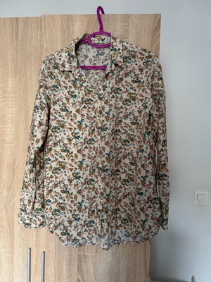 Floral shirt like new, sizes M and L
