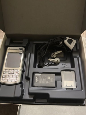 Nokia N70 new, silver