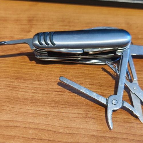 Multitool pocket knife used, low quality, Chinese
