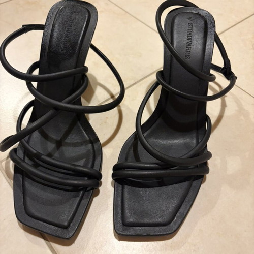 Stradivarius black sandals with kitten heel size 38 like new