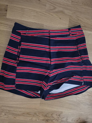 Stradivarius shorts like new, size L/40, red