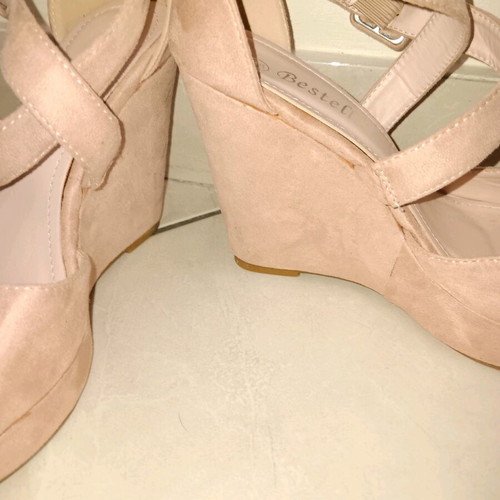 Pink suede platforms like new, size 38 with crisscross strap