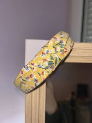 Στέκα μαλλιών floral με κόμπο σε κίτρινο print