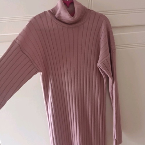 Long pink dress like new with discreet side slit and fitted silhouette