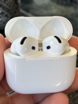 AirPods 4 με ακύρωση θορύβου σαν καινούργια