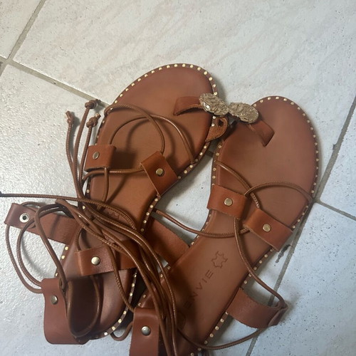 Envie Shoes brown sandals new with ankle straps
