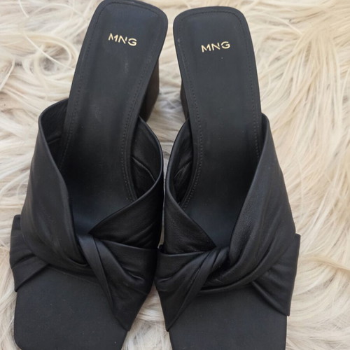 Mango Kurku Black Leather Twist Knot Mules like new