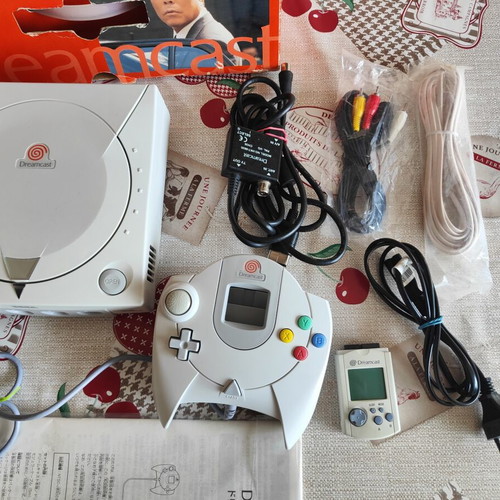 Sega Dreamcast console like new with 22 games and accessories