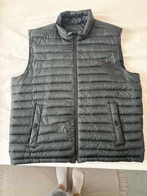 Tommy Hilfiger Men's Sleeveless Windproof Vest XXL Like New Black