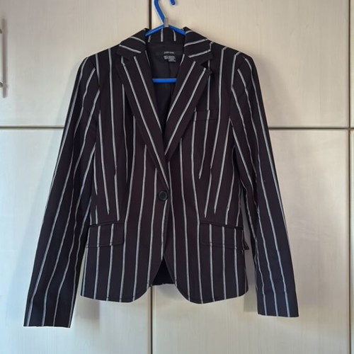 Zara women's blazer size XS like new, black and white