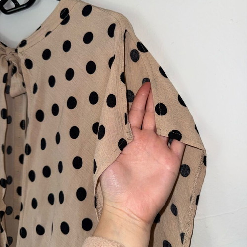 Toi&Moi beige polka dot crop top like new with open back and tie