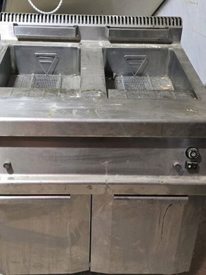 Επαγγελματική διπλή φριτέζα αερίου Macfrin 3910L σαν καινούργια